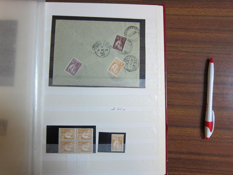 0007 (49).JPG -     Lote:    7      Ceres      Lotes Especiais       Descrição:         1924/26 &mdash; Ceres. Novas taxas e cores. Colecção em classificador, com selos novos e usados, simples e em múltiplos. Série em quadras, Variedades de clichés e erros. Inclui 7 provas e 37 exemplares, entre cartas e postais ilustrados, em todas as taxas, com excepção dos valores de 10E e 20E. 95% dos selos novos em excelente estado sem sinal de charneira. Todas as cartas de grande qualidade e em bom estado de conservação. Acompanham muitos desenhos de autoria de Eduardo Silva. Valor de catálogo dos selos novos de &euro; 32.000,00.        Lote       Valor Base:     &euro; 8.000,00     Valor Venda:     &euro; 8.000,00     